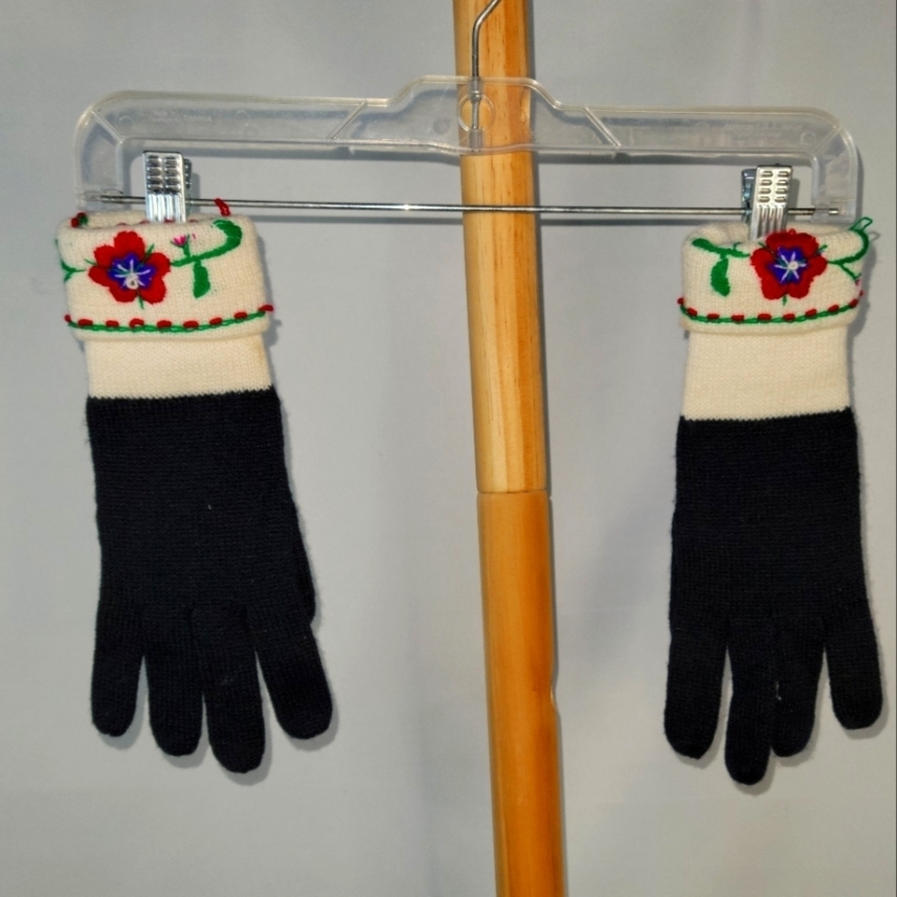 Vintage winter gloves black white red green ladies one size 100% acrylic